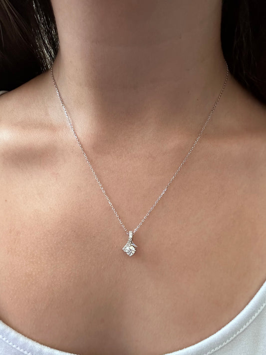 Four-Prong Moissanite Ribbon Necklace in 925 Sterling Silver