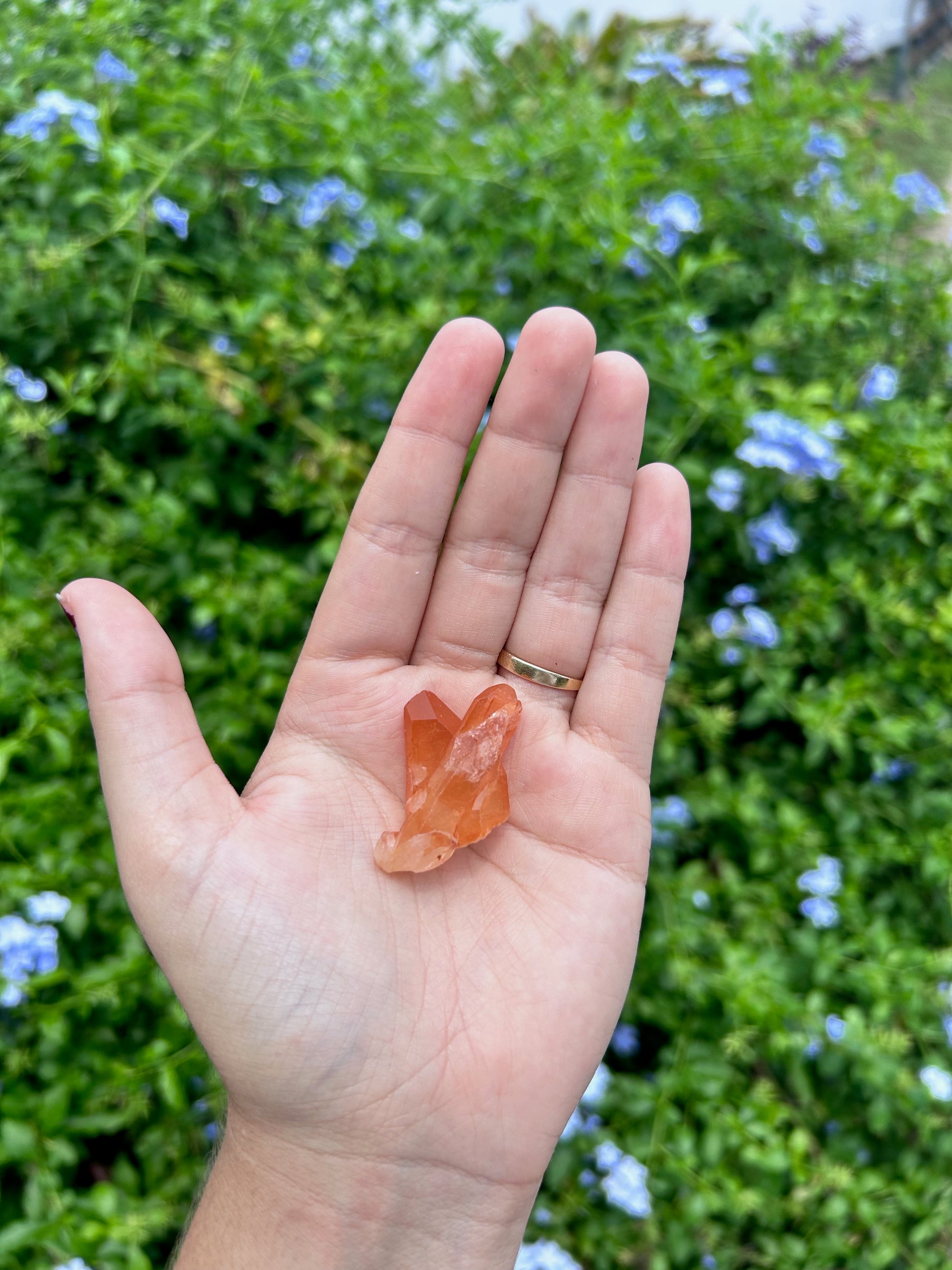 0.4 oz tangerine quartz point cluster